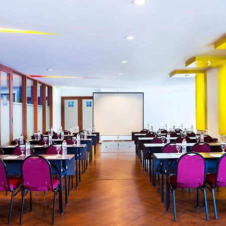 Ibis Budget Jakarta Menteng Exterior photo