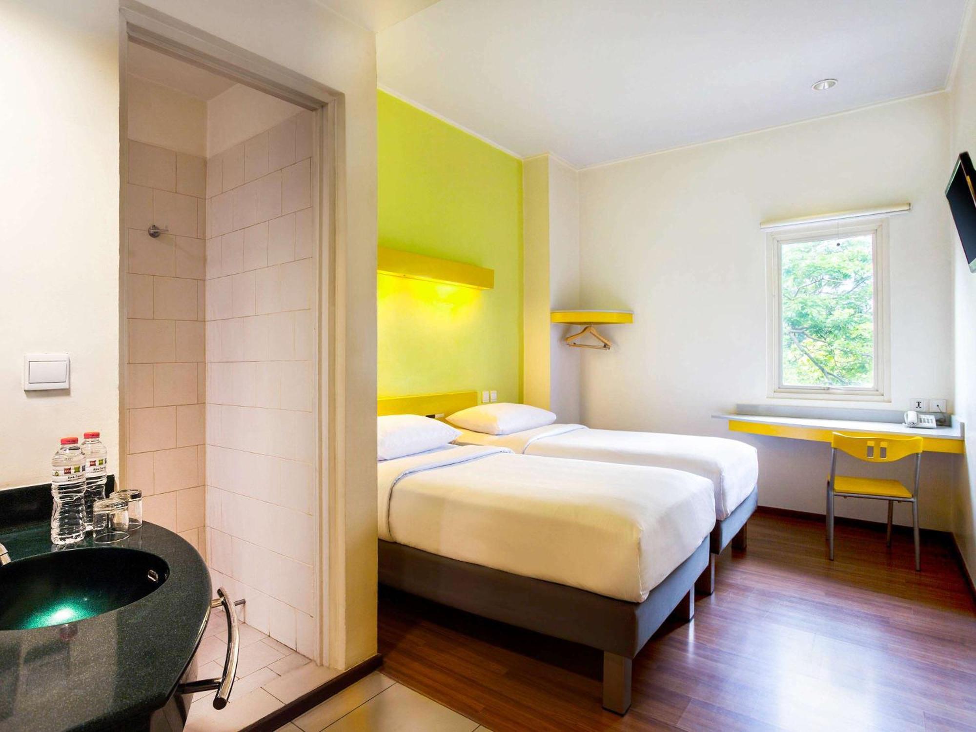 Ibis Budget Jakarta Menteng Exterior photo