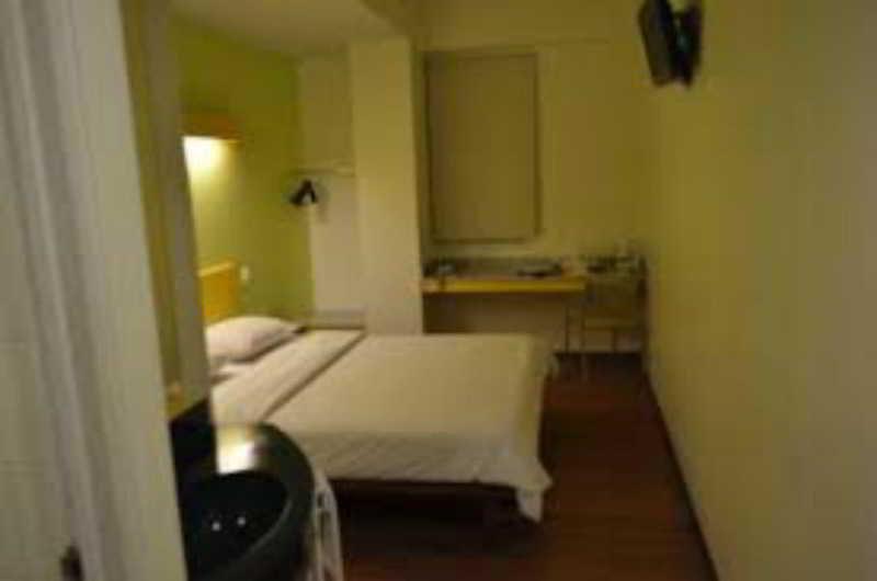 Ibis Budget Jakarta Menteng Exterior photo